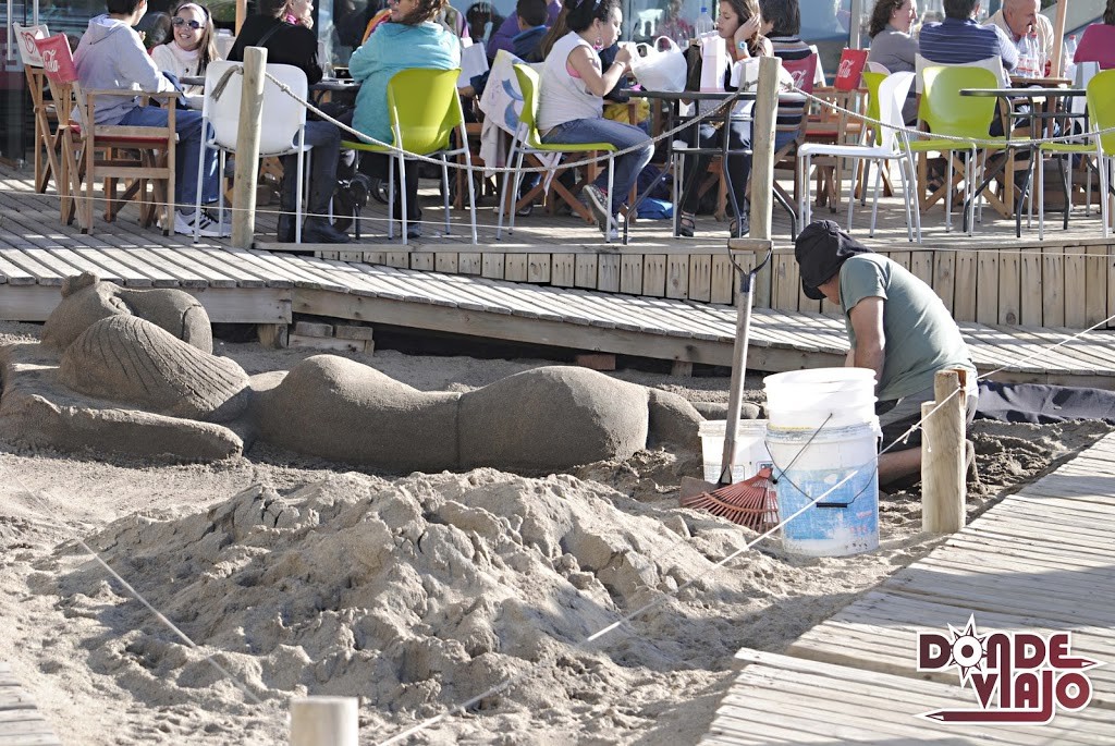 Artista en playa de Viña