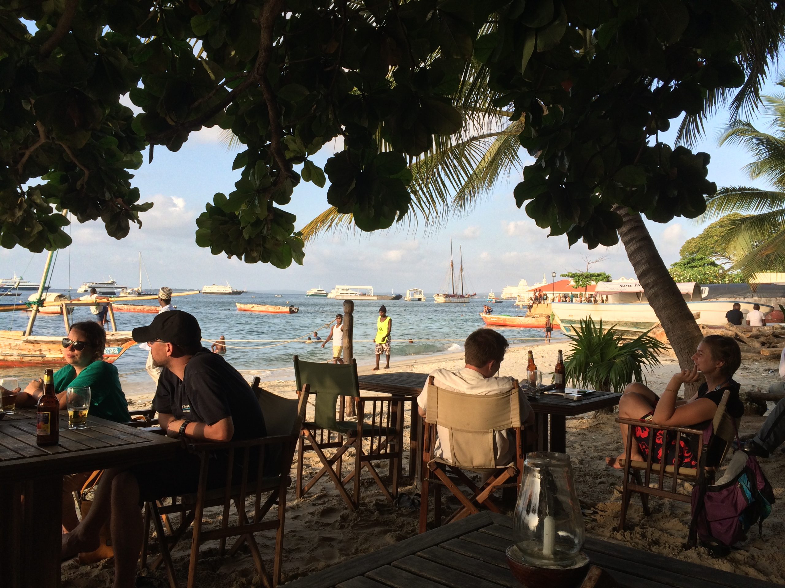 Bar en la playa de Stone Town, Zanzibar