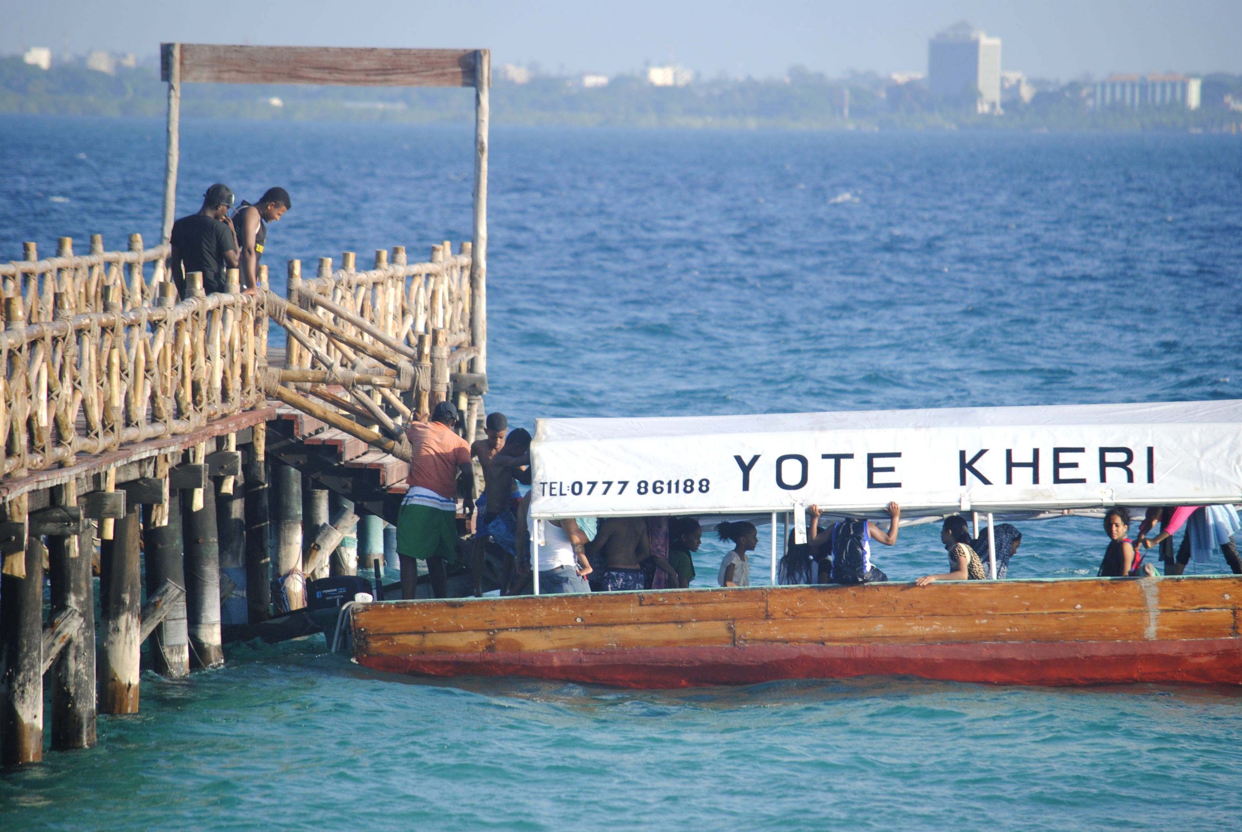 Muelle de llegada a Prison Island en Zanzibar