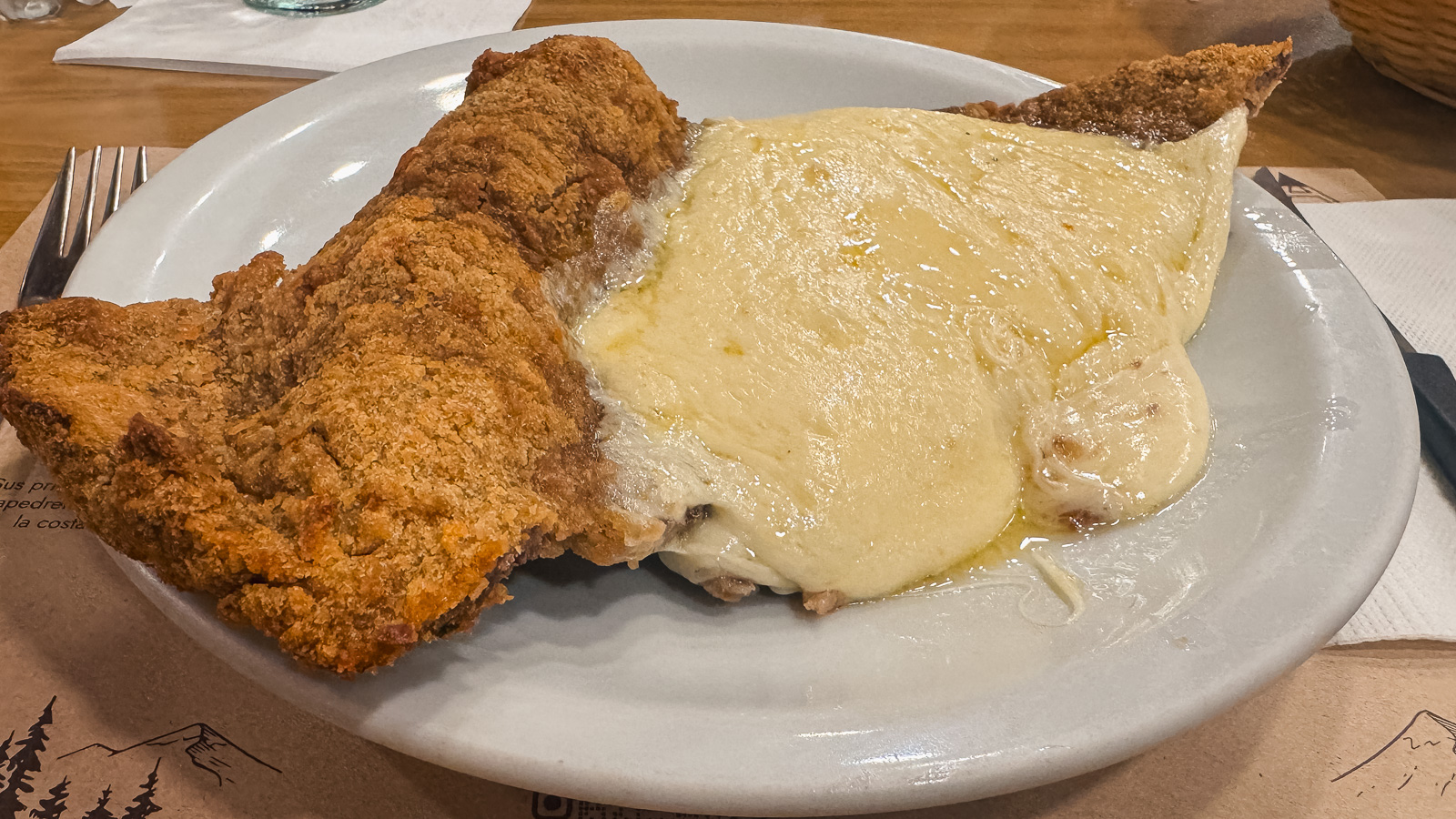 Milanesa a la Suiza en Fonda del Tío, Bariloche.