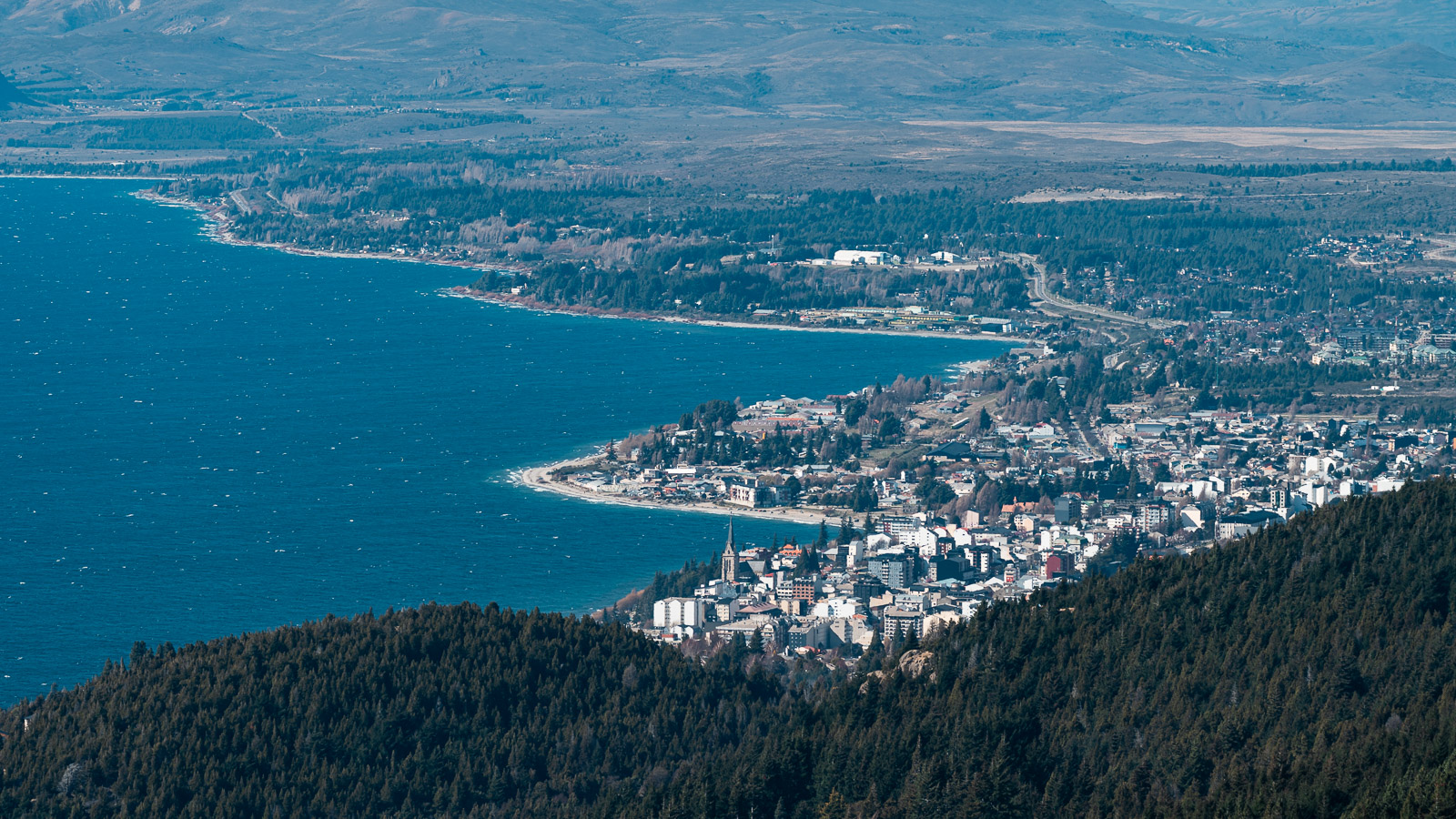Vista de la ciudad de Bariloche desde el Refugio Berghof, en el Cerro Otto