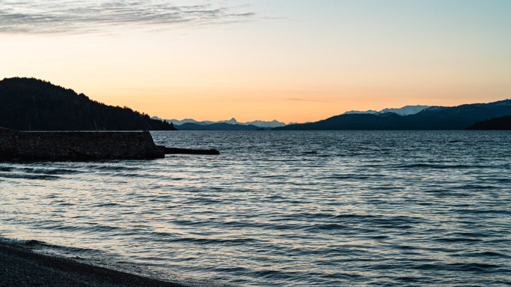 Playas y lagos en Bariloche, disfrutables durante el verano en la patagonia