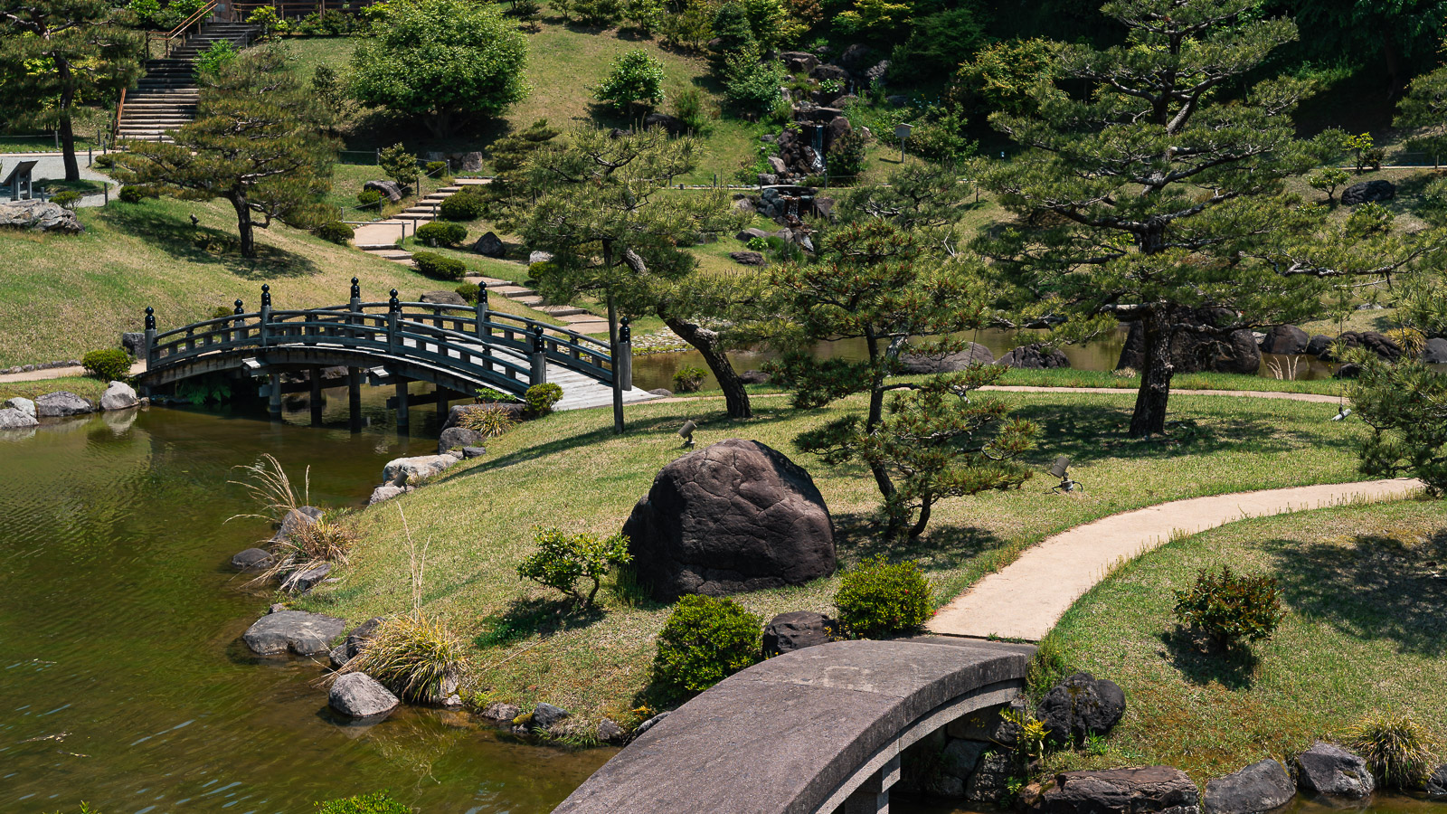 Jardines del Parque del Castillo de Kanazawa. 