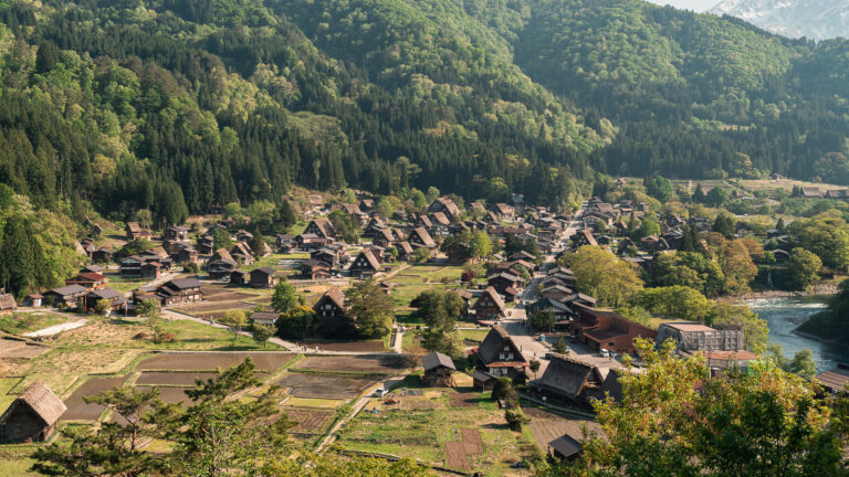 Lee más sobre el artículo Shirakawa-go desde Kanazawa: cómo visitarlo camino a Takayama