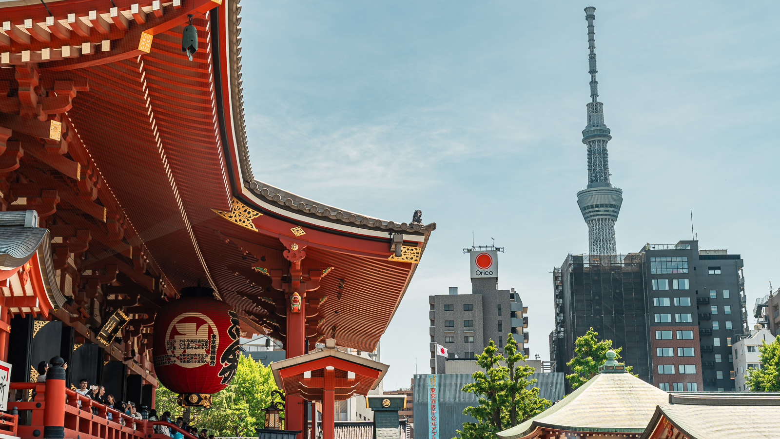 Templo Sensō-ji en Asakusa con la Tokyo Skytree al fondo
