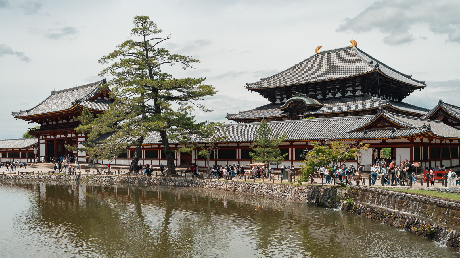 Entrada del templo Todai-ji en Nara, Japón
