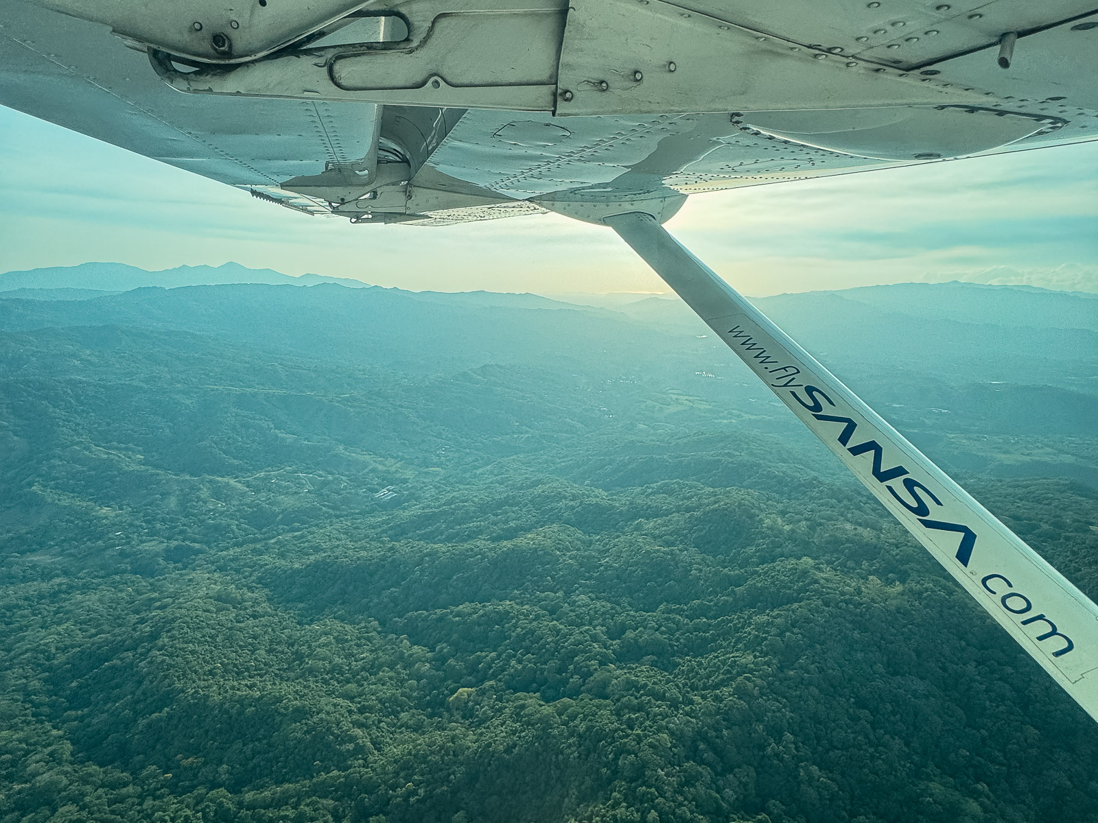 Vuelo en avioneta hacia Santa Teresa, Costa Rica