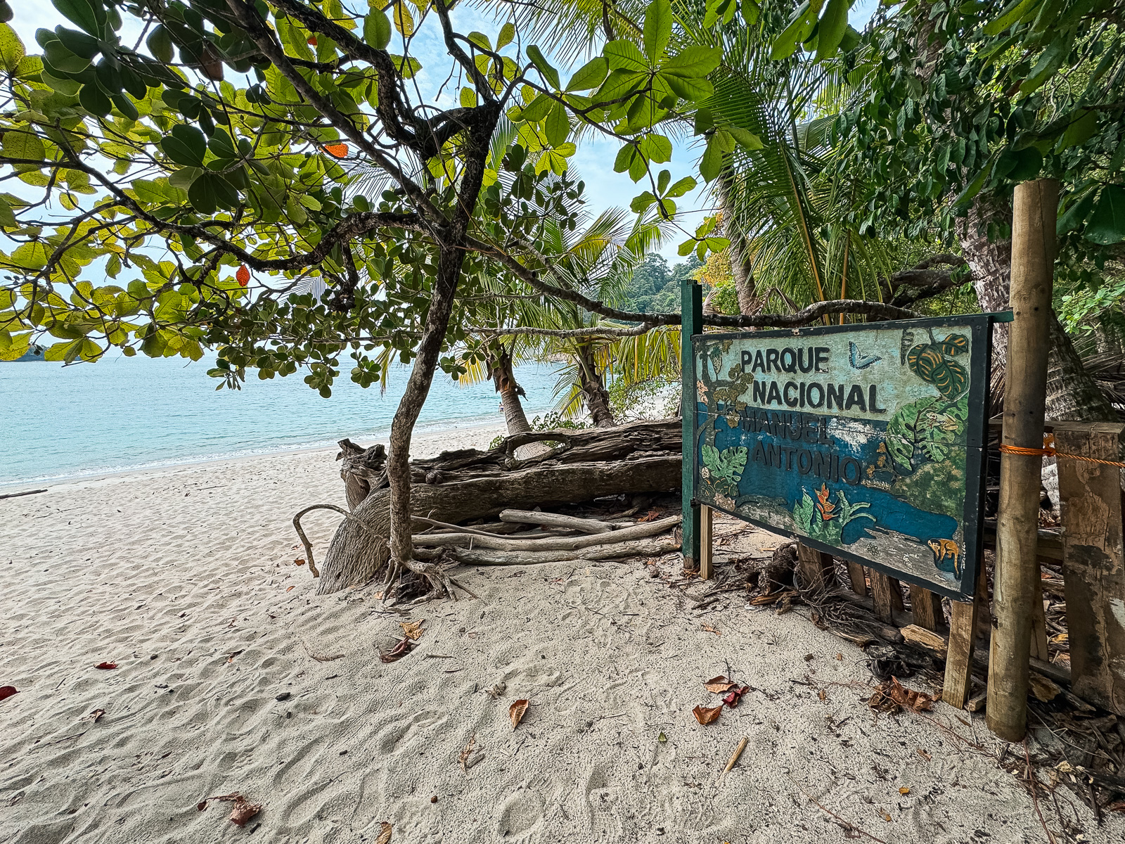 Playa dentro del Parque Nacional Manuel Antonio en Costa Rica