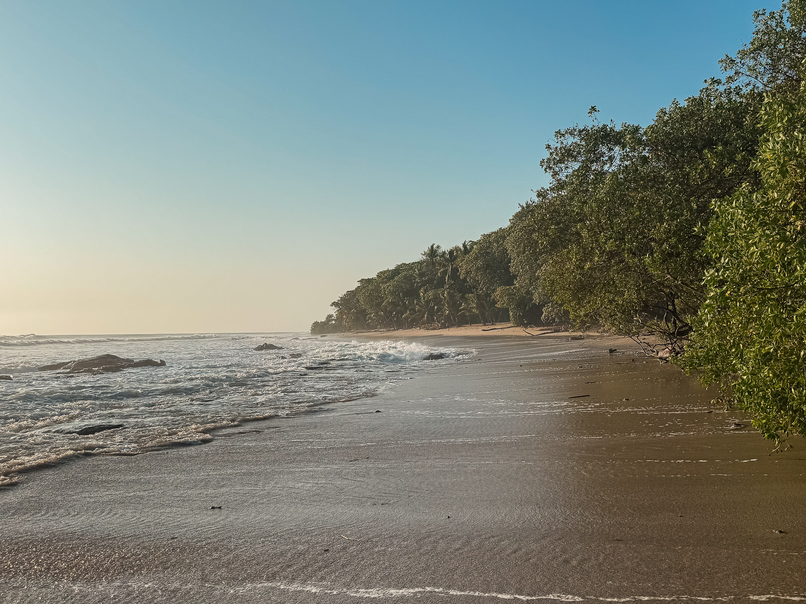 Playa de Santa Teresa sobre el Pacífico de Costa Rica