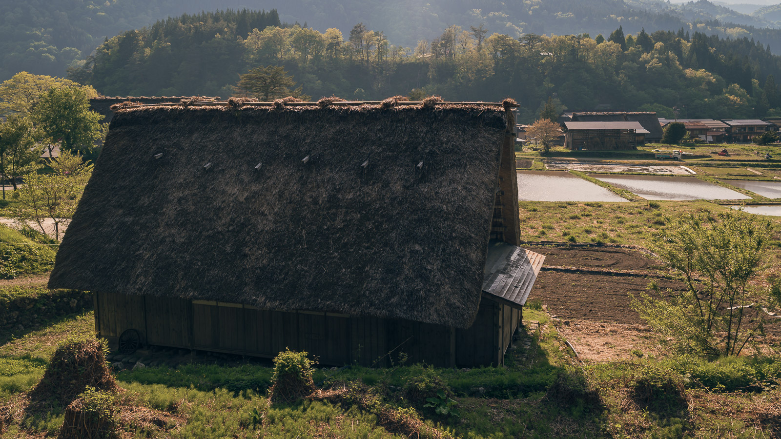 Casa gassho-zukuri con techo de paja en Shirakawa-go.