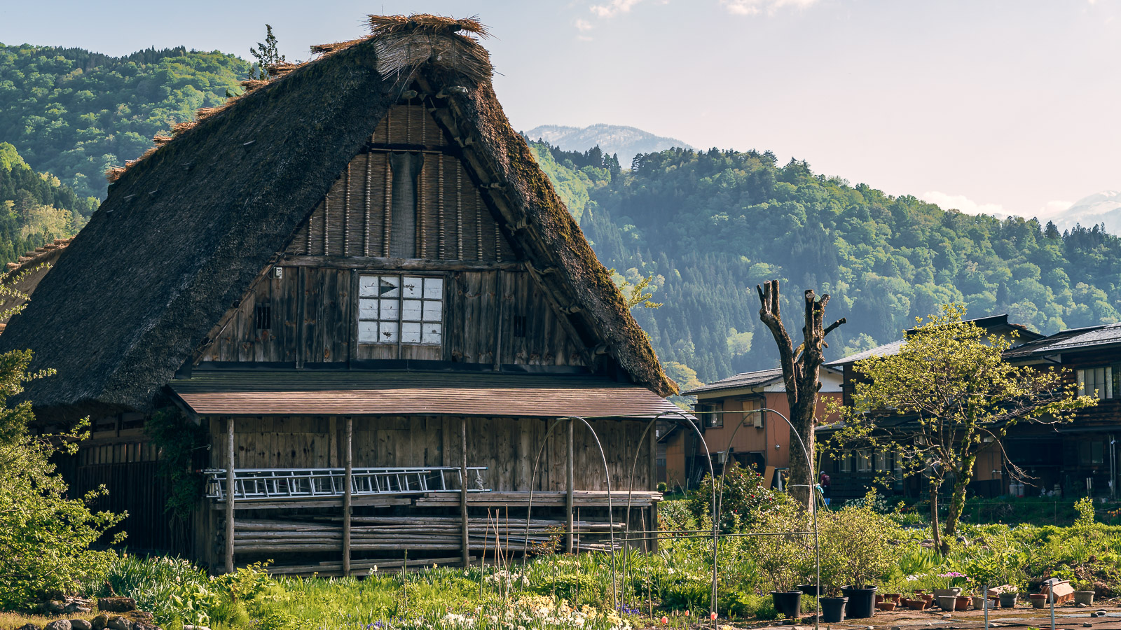 Detalle de una casa tradicional en Shirakawa-go, Japón.
