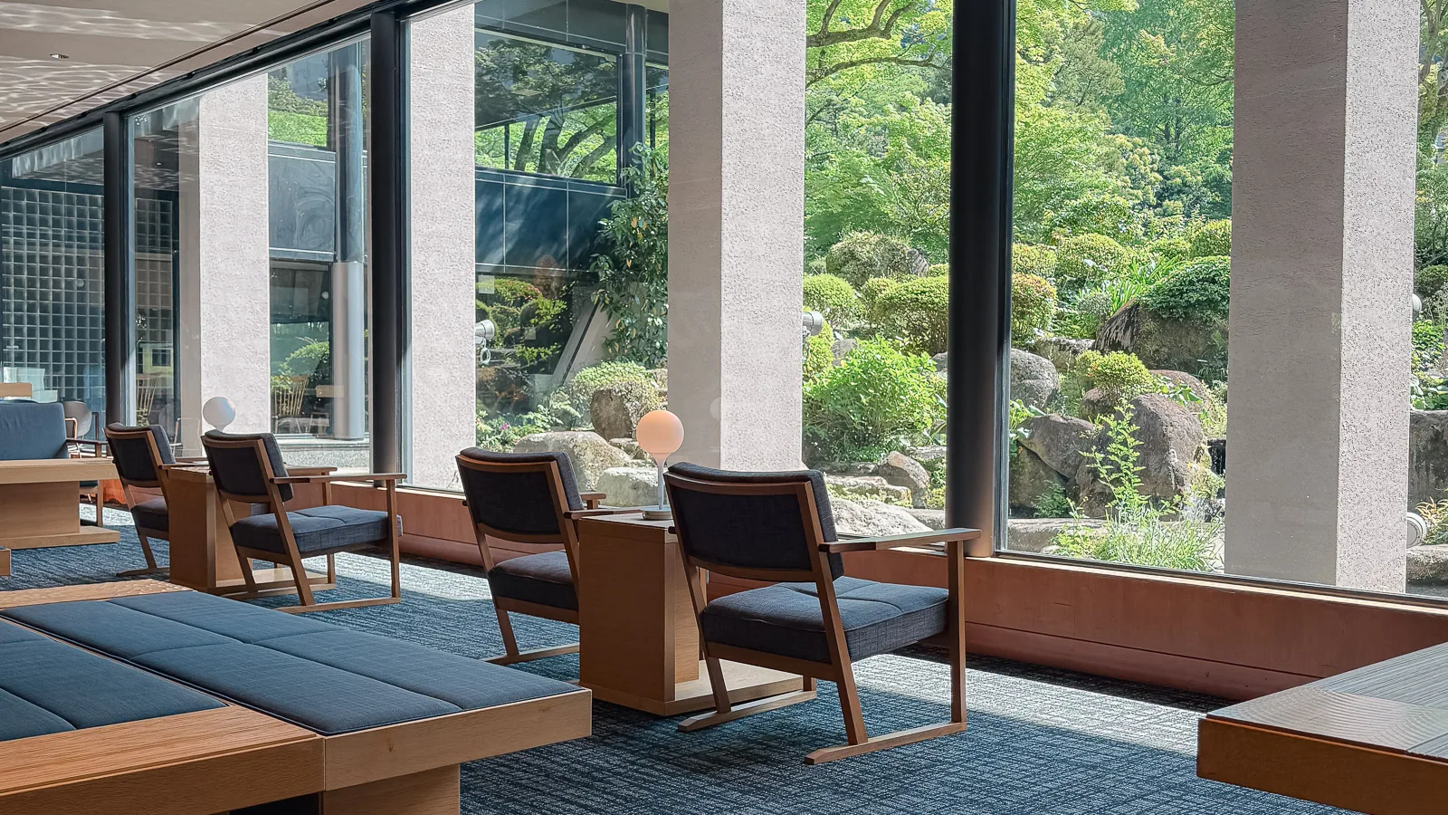 Recepción y jardines de Yoshiike Ryokan en Hakone